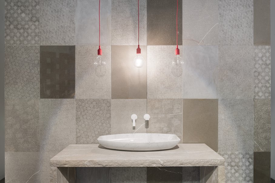 „Ritorno” (Return) by Julia Marmi: new surfaces with micro decoration in Piasentina stone
