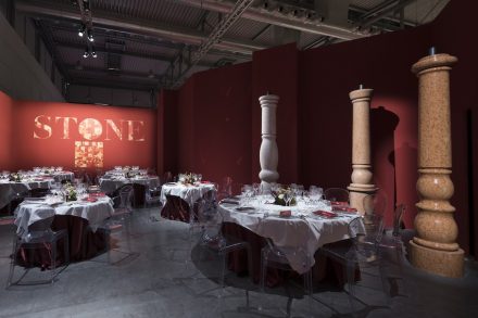 In Hall 1 of Marmomac, the „Ristorante d’Autore“ was again a venue dedicated to Italian food and wine interpreted by chefs in a scenic setting with local natural stone. Photo: Luca Morandini / Veronafiere