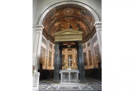 Altar und Apsis in der Friedenskirche. Foto: Ra Boe / Wikimedia Commons
