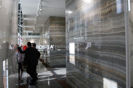 Firma Ariostea auf der Cersaie 2017.