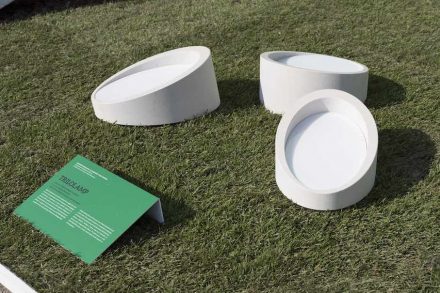 „Triolamp“. Designers: Cibelli+Guadagno Architetti. Company: Parlante Alessandro. Material: Fiorito K66 di Apricena, tempered glass. „G. D’Annunzio“ University Chieti-Pescara, Department of Architecture, Pescara.