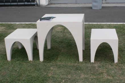 „Sitzbrücke“ (Seating bridge). Designer: Simone Boldrin. Company: M&R di Masuttti & Rusalen, General Marmi. Material: Biancone A74 di Apricena. „G. D’Annunzio“ University Chieti-Pescara, Department of Architecture, Pescara.
