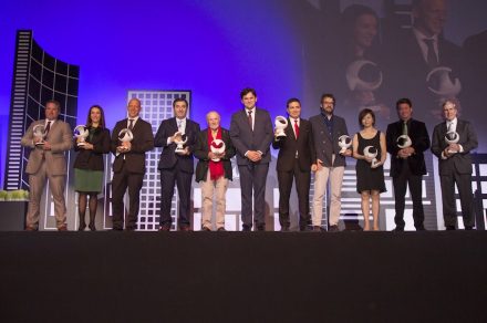 Die Preisträger der Premios Macael 2017. In der Mitte (6. v.l.) AEMA-Präsident Antonio Sánchez.