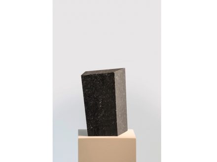 Jens Trimpin, Ohne Titel, 2015, Syenit.