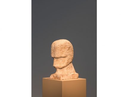 Jens Trimpin, „Kleiner Kopf“, 1972, Kalkstein.