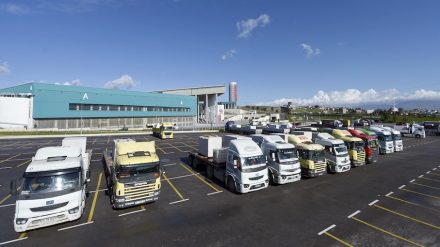 1250 trucks were needed to transport the blocks from quarries all over Turkey to Izmir.