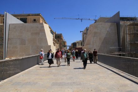 City Gate, La Valletta, during construction (2014), without the two 25 m-high masts. Photo: Frank Vincentz / Wikimeda Commons