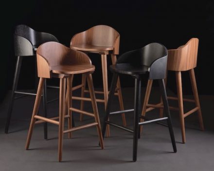 Peca, Caterina Moretti: stools „Ola“.