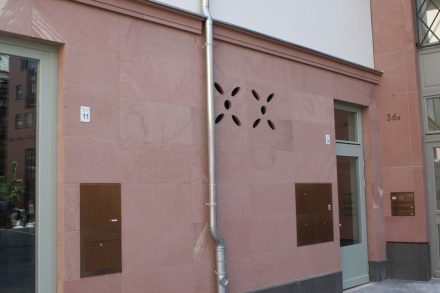 Façade detail.