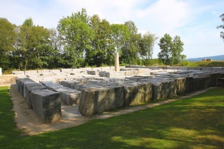 Das Granitlabyrinth in Kirchenlamitz im Geopark Bayern-Böhmen. Foto: Benreis / Wikimedia Commons