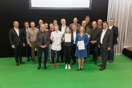 Gruppenbild der Gewinner mit Vertretern der Bundesinnung und des Steinzentrums Hallein.