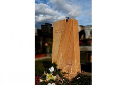 ... sowie für Erich Trummer aus Gnas, Steiermark, für ein Mädchengrabmal mit einem symbolischen Schmetterling. 