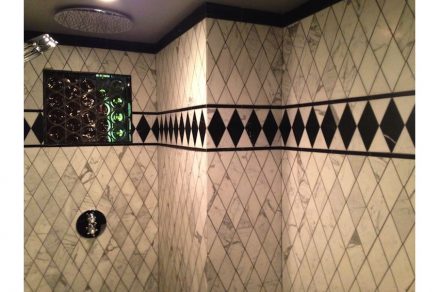 CID-Awards: Installation category, Residential Stone. Project: Black & White Marble Bathroom. Installer: Columbia River Tile & Stone, Inc. Location: Portland, OR.