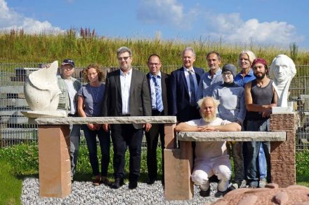 Die Teilnehmer des Symposiums nebst Offiziellen. Foto: Kompetenzzentrum