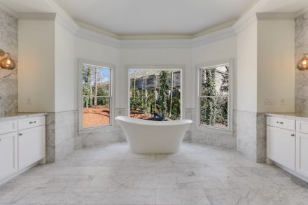 Pantera Bianca marble from Temmer.