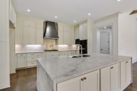 Pantera Bianca marble from Temmer.