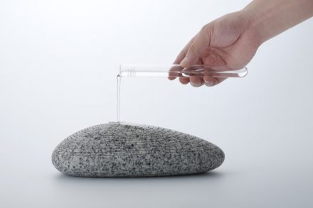 Japanese designer Tadahito Ishibashi and assistent Kent Ito from IDL Corporation use natural stone with lots of pores as humidifier (see link at the buttom).
