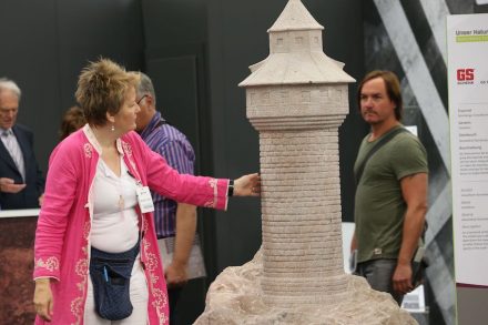 Präsentation „Unser Naturstein“: Nürnberger Sinwellturm, <a href="https://gs-schenk.de/"target="_blank">GS Schenk Bauunternehmung</a>.