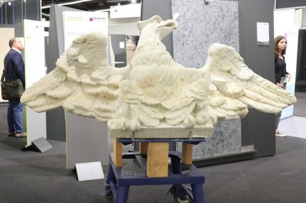 Präsentation „Unser Naturstein“: Adler für das Berliner Humboldtforum im Berliner Schloss, <a href="https://www.bamberger-natursteinwerk.de/"target="_blank">Bamberger Natursteinwerk Hermann Graser</a>.