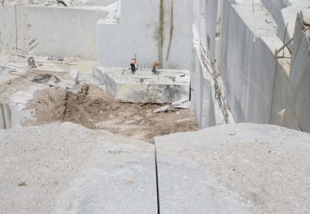 Working in the quarry may cause accidents.