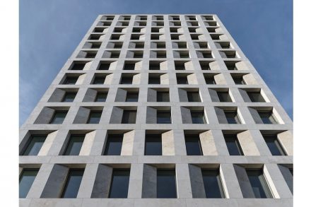 The prize for best submission in the category single family homes and home dwelling complexes went to Max Dudler Architects for their Munich-based Schwabinger Tor Nord home dwelling complex. Photo: Stefan Müller, Berlin