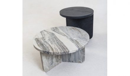 Coffee and side table „Leme“. Design: Estúdio Rain; company: Dapaz Mineração; marbles All Saints e / and Bianco Senna.