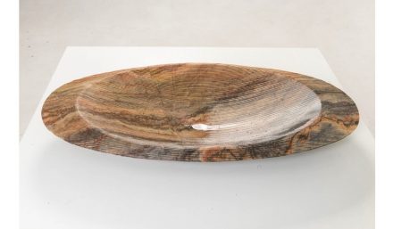 Sink „Navi“. Design: Ludson Zampirolli; company: Gramazini; quartzite Jacarandá.