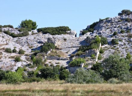 Ruinen der ehemals gewaltigen Anlage von Barbegal, Foto aus dem Jahr 2018. Foto: Robert Fabre, Saint Etienne du Grès, Frankreich