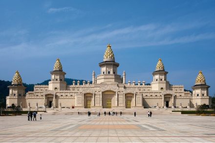 Dinglistone: Lingshan Brahma Palace.