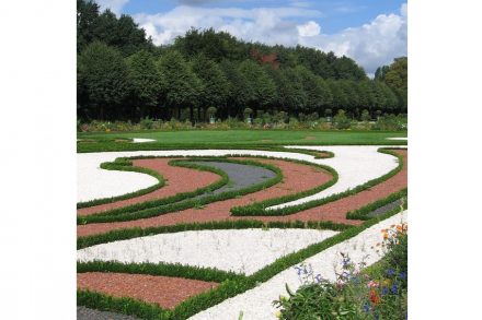 Im Barock war es üblich, die Parks mit Grün und farbigen Steinen zu gestalten.