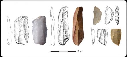 Examples of Howiesons Poort stone tools from Klipdrift. Source: Anne Delagnes and Gauthier Devilder