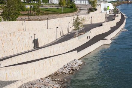Die Neue Uferpromenade am Rhein in Basel.