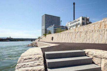 Die Neue Uferpromenade am Rhein in Basel.