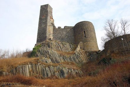 Galt bisher als Typlokalität für Basalt: der geologische Aufschluss unterhalb der Burg Stolpen. Foto: Senckenberg/Tietz