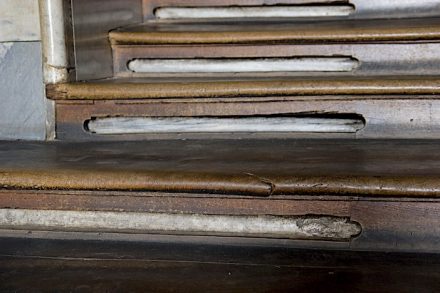 Die hölzerne Abdeckung der Heiligen Treppe, 2010. Foto: Mazaki / <a href="https://commons.wikimedia.org/"target="_blank">Wikimedia Commons</a>