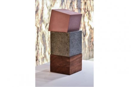 Skulptur „Jazida“ series. Künstlerin: Beth Jobim. Firma: Corcovado Brasigran. Stein: Granit Café Imperial.