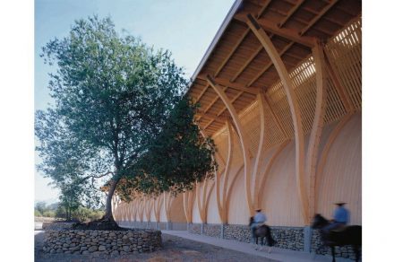 Weingut Pérez Cruz, Chile. Planung: José Cruz Ovalle. Foto Juan Purcell. Quelle: Ausstellung „Bauen mit Holz“, Berlin.