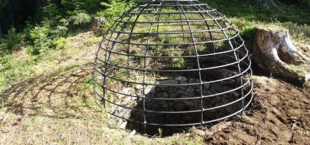 Die Wolfsgrube bei Gaimberg in Südtirol wurde von dem Verein Die Bichlböllerer erneuert und gesichert.