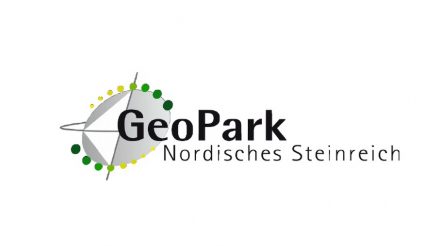 Das Logo des GeoParks Nordisches Steinreich.