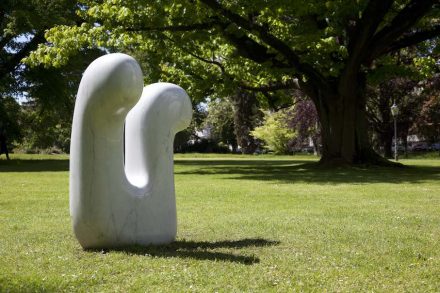 Claudia Comte, „Pietro“ (Italian Bunny 6)“ 2015, Marmor.