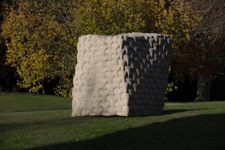 Peter Randall-Page: „Envelope of Pulsation (For Leo)“.