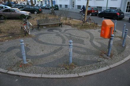 In Berlin-Schöneberg rund um den U-Bahnhof Bayerischer Platz findet man zahlreiche Schmuckpflaster.