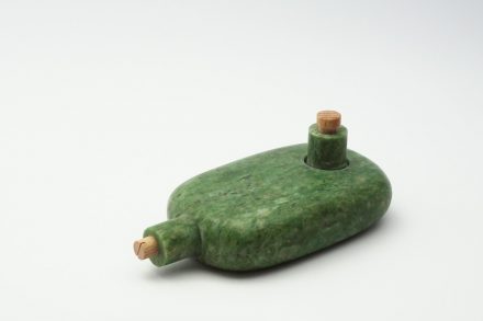 Barbora Jamrichová: Objekt. Jade, Buchenholz.