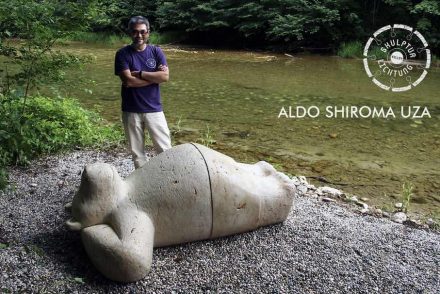 Aldo Shiroma Uza (Lima, Peru) meißelte einen Bär, der sich vor lauter Wohlbefinden auf den Rücken geworfen hat und darauf wartet, dass sich die Besucher mit und an ihm freuen.