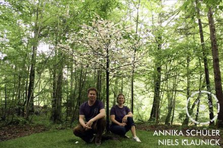 Annika Schüler und Niels Klaunik benutzten Stahl und Keramik für ihr Bäumchen, bei dem sich Äste und Blätter durch Wind und Wetter verändern werden.