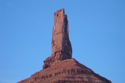Castleton Tower. Photo: OMCV / <a href="https://commons.wikimedia.org/"target="_blank">Wikimedia Commons</a>