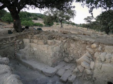 Portikus und Toranlage in den Ruinen von Madinat al-Zahra.