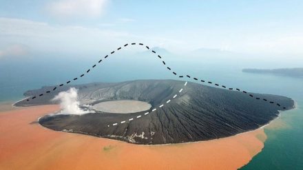 Drohnenaufnahme 2 Wochen nach dem Flankenkollaps. Der ehemals etwa 320 Meter hohe Vulkangipfel ist verschwunden. Quelle: GFZ