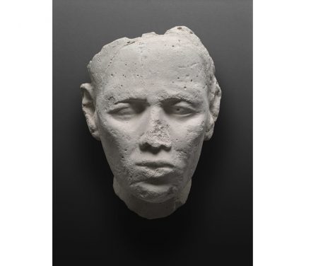 Gipsmodellkopf eines Mannes, Neues Reich, 18. Dynastie, um 1340 v. u. Z. Gipsstuck, 24 °— 18 °— 14 cm. Quelle: Staatliche Museen zu Berlin, Ägyptisches Museum und Papyrussammlung / Sandra Steiß