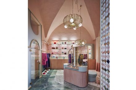 Cristina Celestino’s „Bottonato“ from the Lampassi collection in the Pink Closet boutique in Ravello. Photo: Davide Lovatti